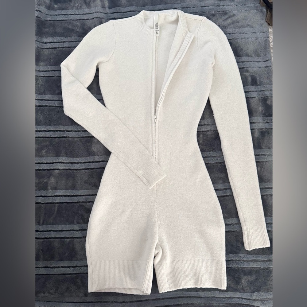 Skims Light Cozy Onesie - Marble - Picture 4 of 6
